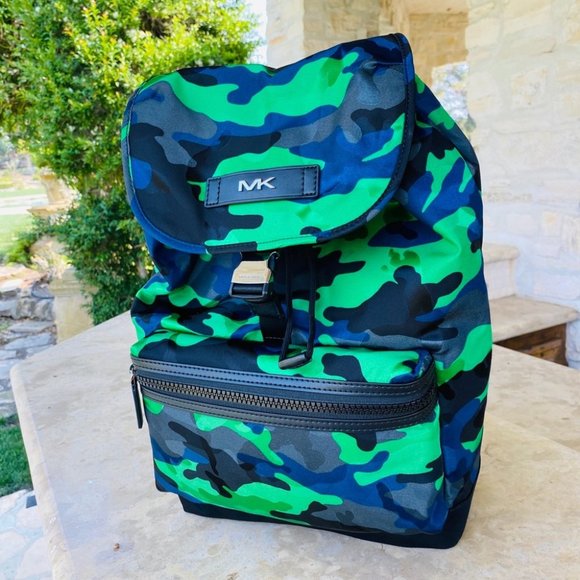 NWT Michael Kors camouflaged Kent field backpack - Picture 3 of 8